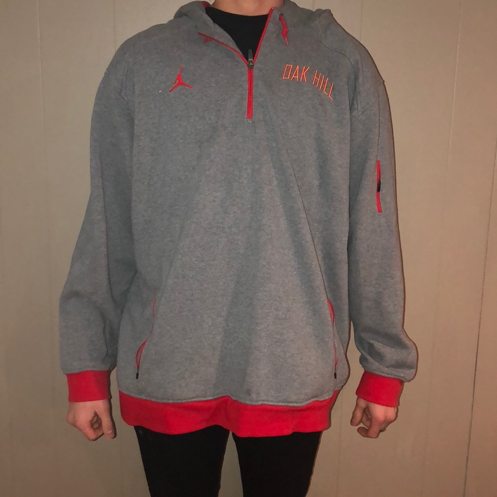 Extra Large Oak Hill Academy sweat shirt.